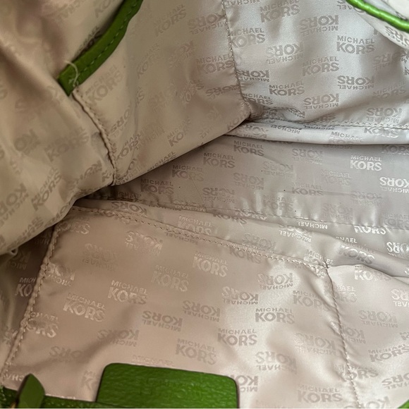 Michael Kors pebbled leather green tote bag EXCELLENT condition - Picture 10 of 16